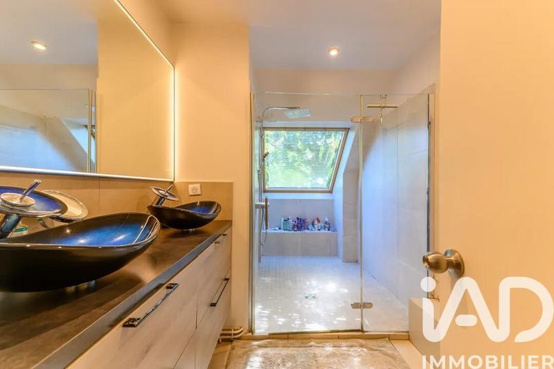 Maison - 232 m² - 8 pièces