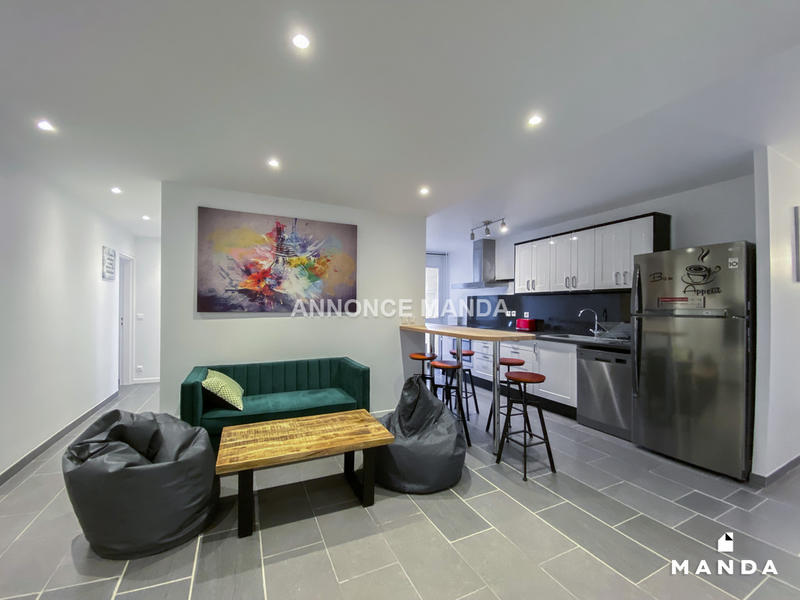 Chambre - 10 m² - 6 pièces