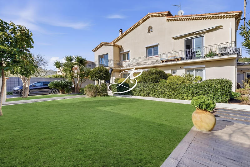 Appartement - 100 m² - 5 pièces