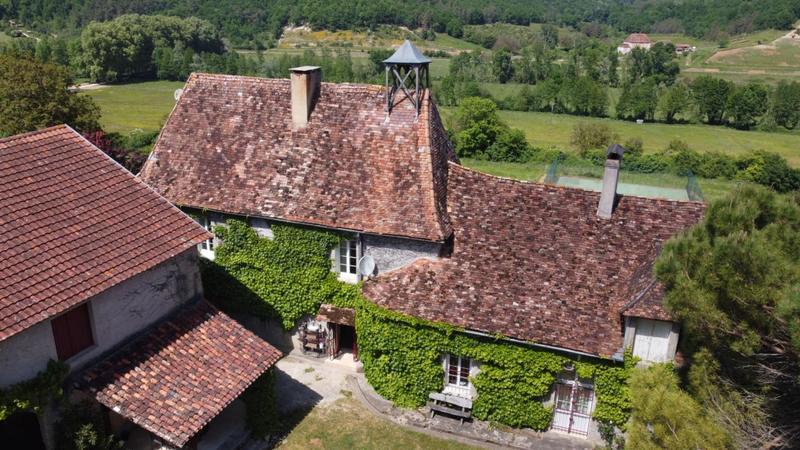 Maison - 660 m² - 25 pièces