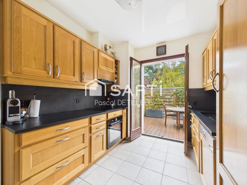 Maison - 201 m² - 8 pièces