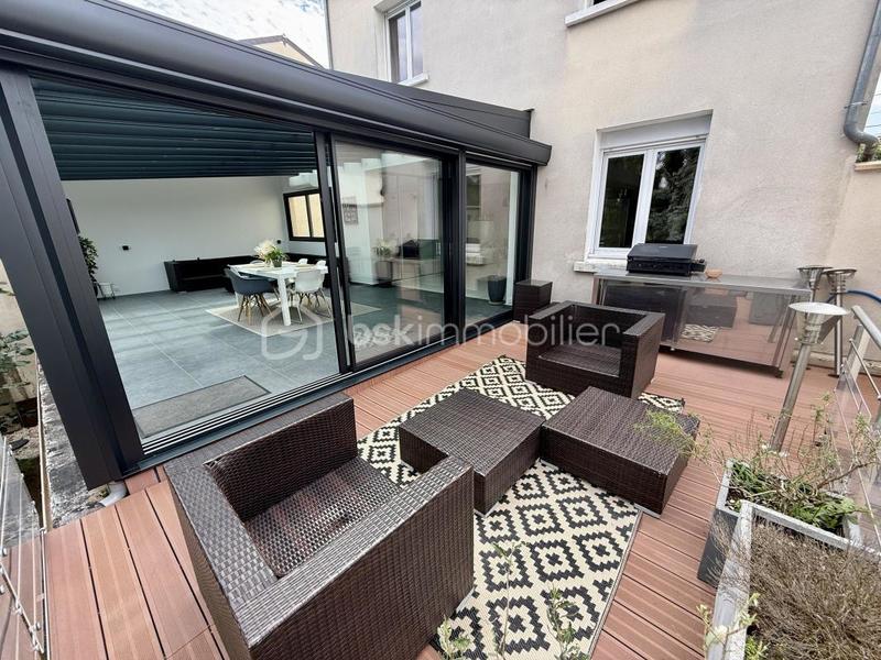 Demeure - 268 m² - 8 pièces