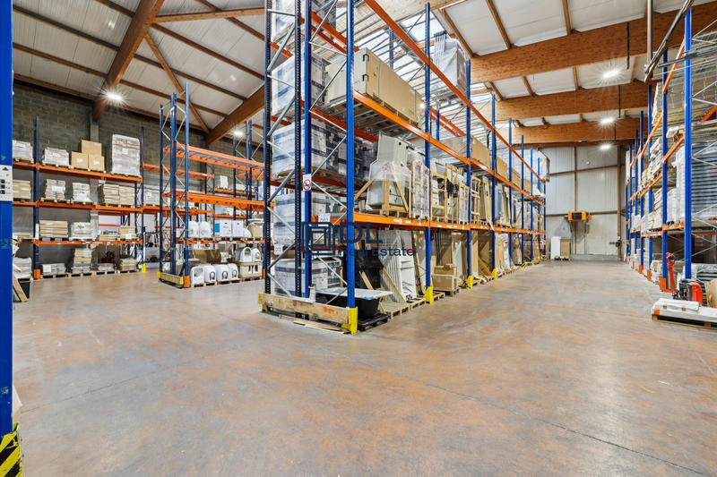 Entrepôt - 1 180 m²