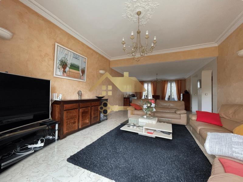 Maison - 260 m² - 7 pièces