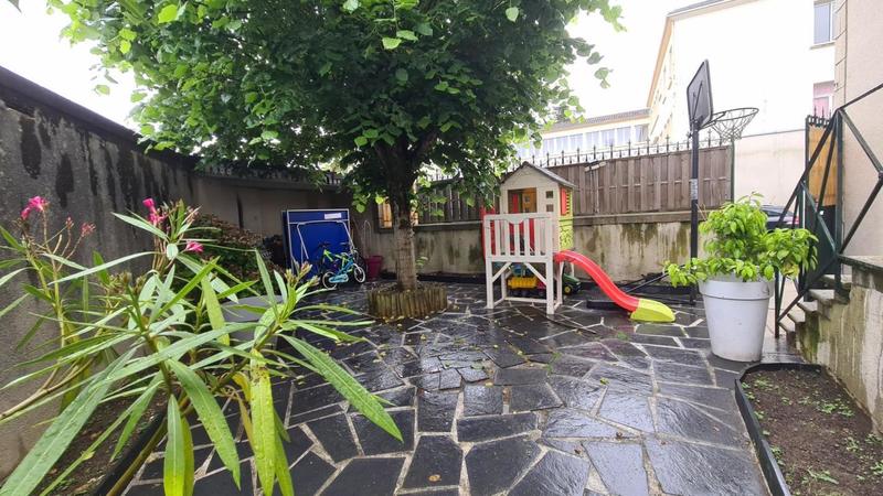 Maison - 160 m² - 10 pièces