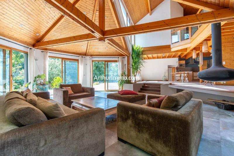 Maison - 250 m² - 10 pièces