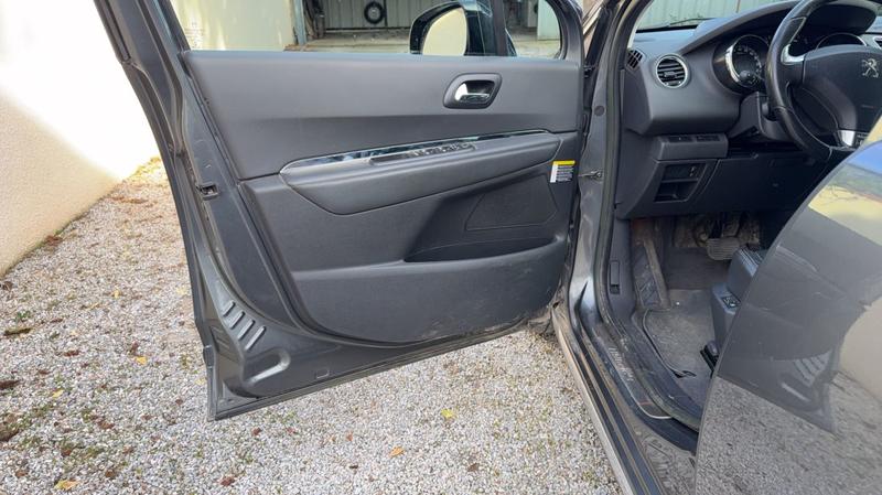 Peugeot 3008 2.0 HDi 163 Hybrid4 Etg6 n/A - Automatique