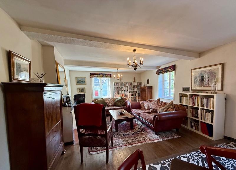 Propriété - 295 m² - 10 pièces