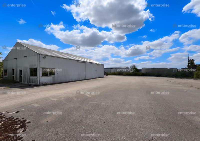 Local d'activité / Entrepôt - 270 m²
