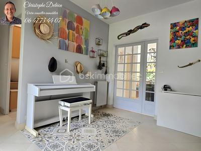 Maison traditionnelle - 207 m² - 7 pièces