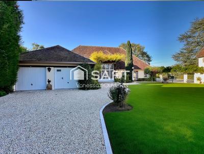 Maison - 277 m² - 8 pièces