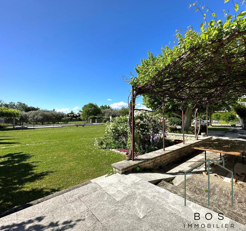 Mas - 348 m² - 8 pièces