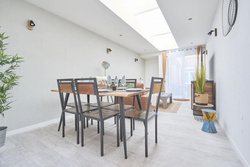 Maison - 99 m² - 6 pièces