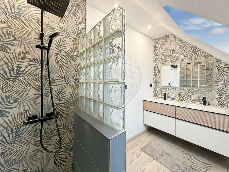 Demeure - 161 m² - 6 pièces