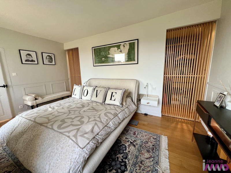 Maison - 243 m² - 7 pièces