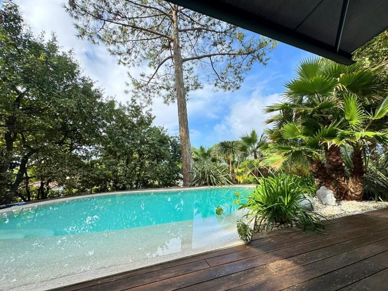 Maison - 238 m² - 7 pièces