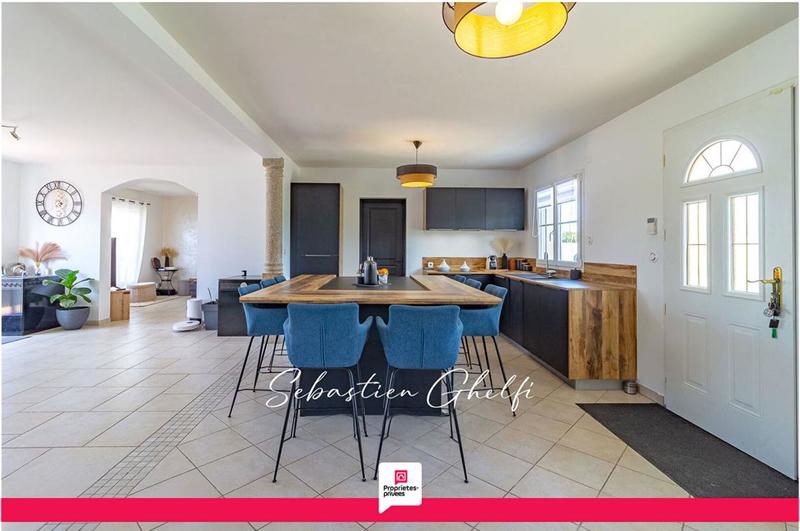 Maison - 174 m² - 8 pièces