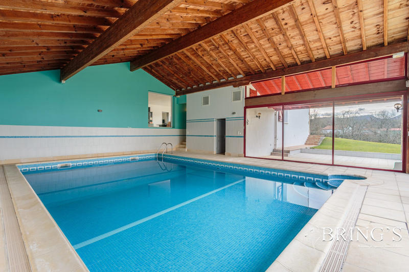 Maison - 515 m² - 9 pièces