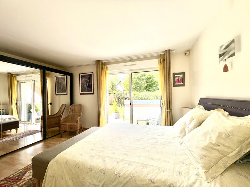 Maison - 221 m² - 8 pièces