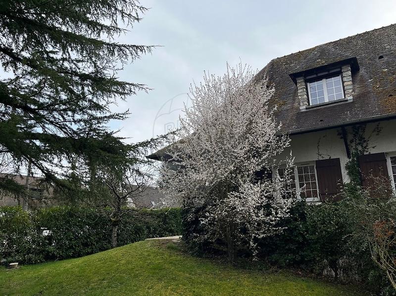 Maison - 233 m² - 8 pièces