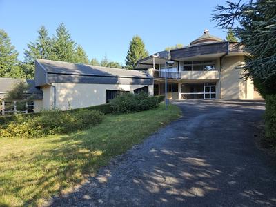 Propriété - 3 700 m² - 70 pièces