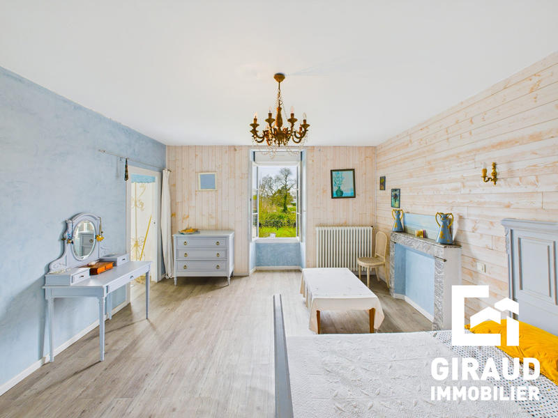 Maison - 208 m² - 7 pièces