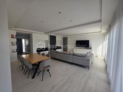 Maison - 240 m² - 6 pièces