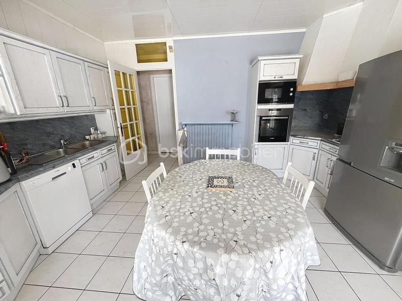 Pavillon - 210 m² - 8 pièces