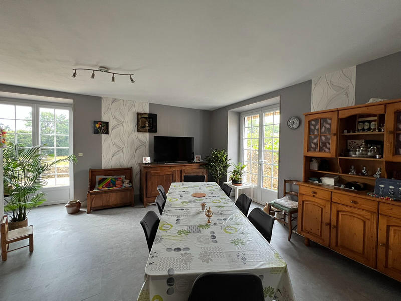 Maison - 185 m² - 9 pièces