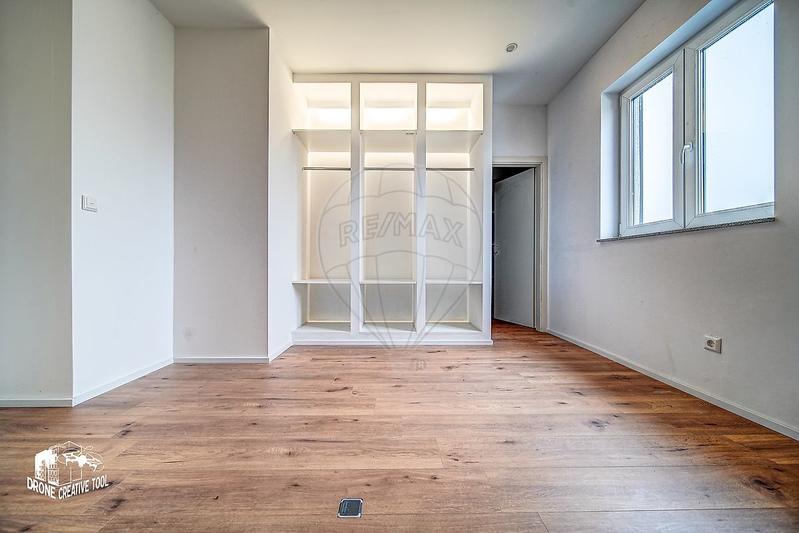 Maison - 275 m² - 8 pièces