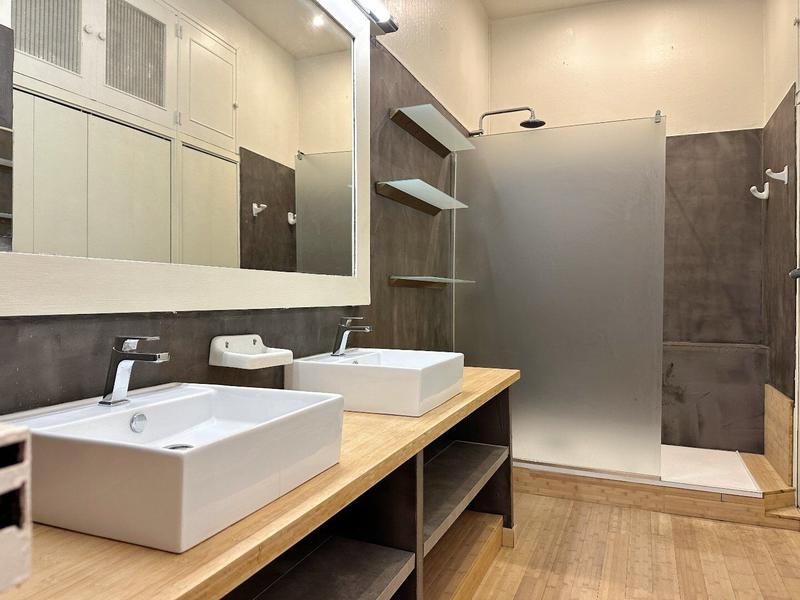 Maison - 215 m² - 9 pièces