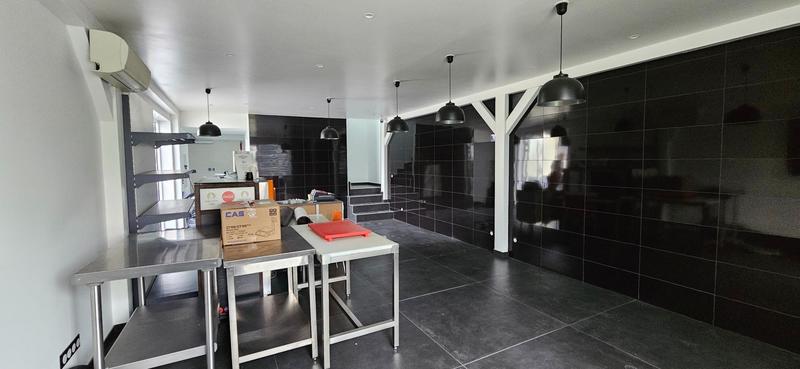 Local commercial - 130 m² - 4 pièces