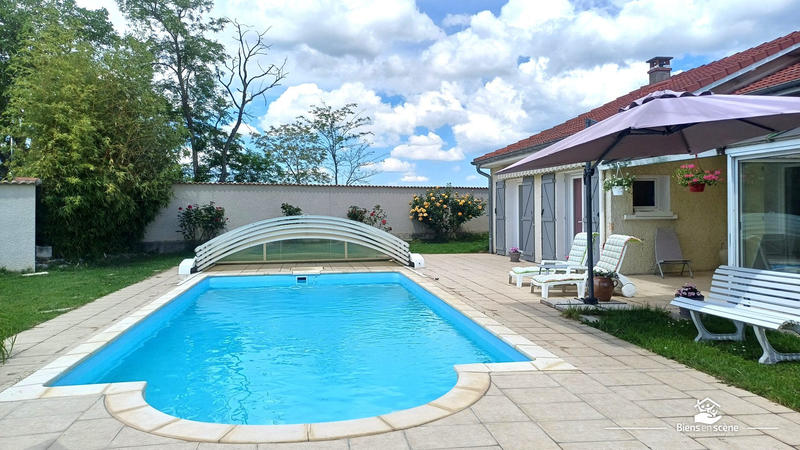 Villa - 196 m² - 8 pièces