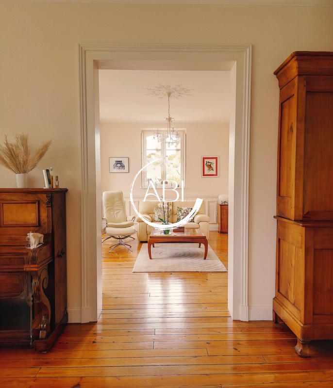 Villa - 183 m² - 8 pièces