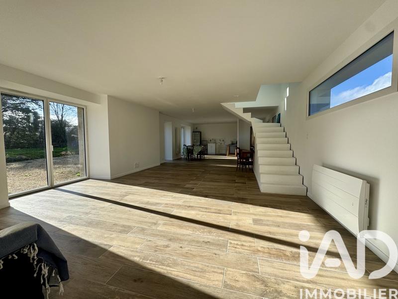 Maison - 220 m² - 9 pièces