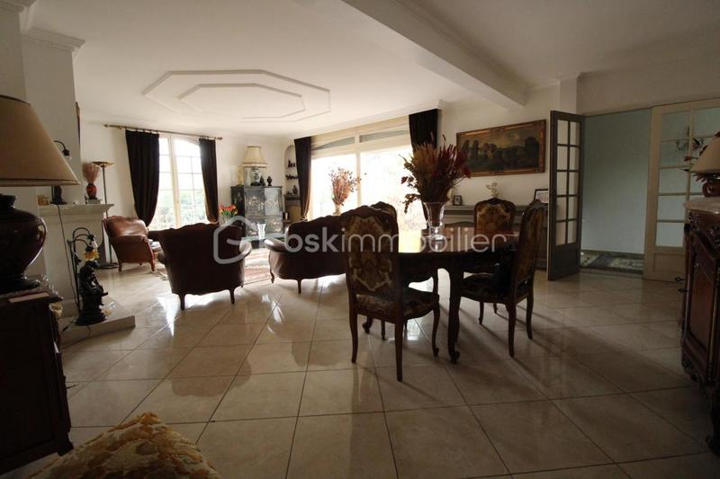 Maison - 226 m² - 7 pièces