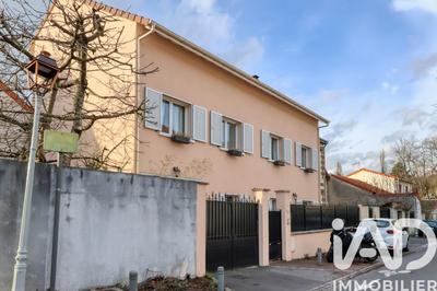 Maison - 228 m² - 8 pièces