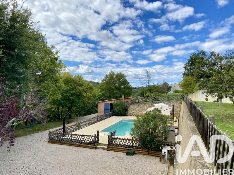 Maison - 204 m² - 8 pièces