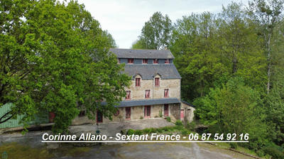 Maison - 1 528 m² - 40 pièces