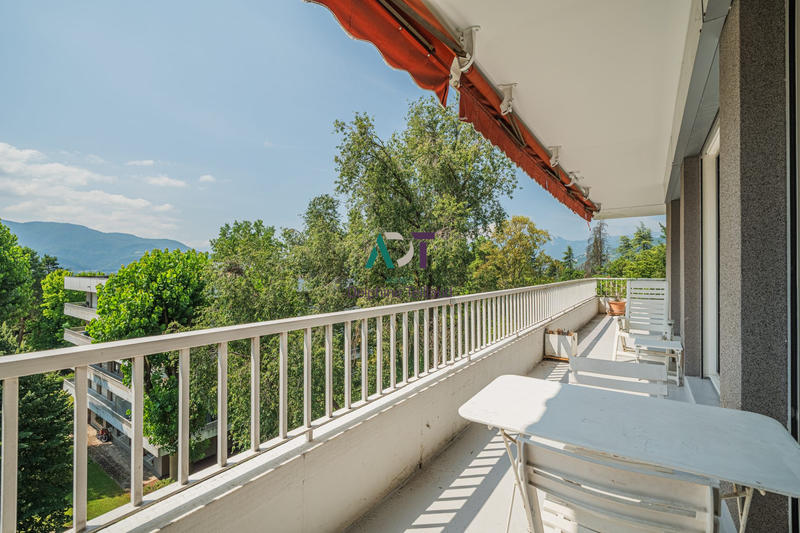 Appartement - 140 m² - 5 pièces