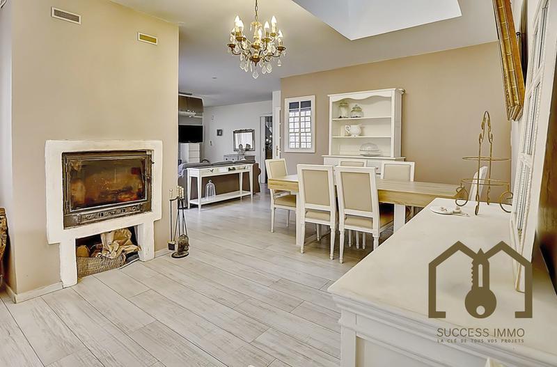 Maison traditionnelle - 200 m² - 8 pièces