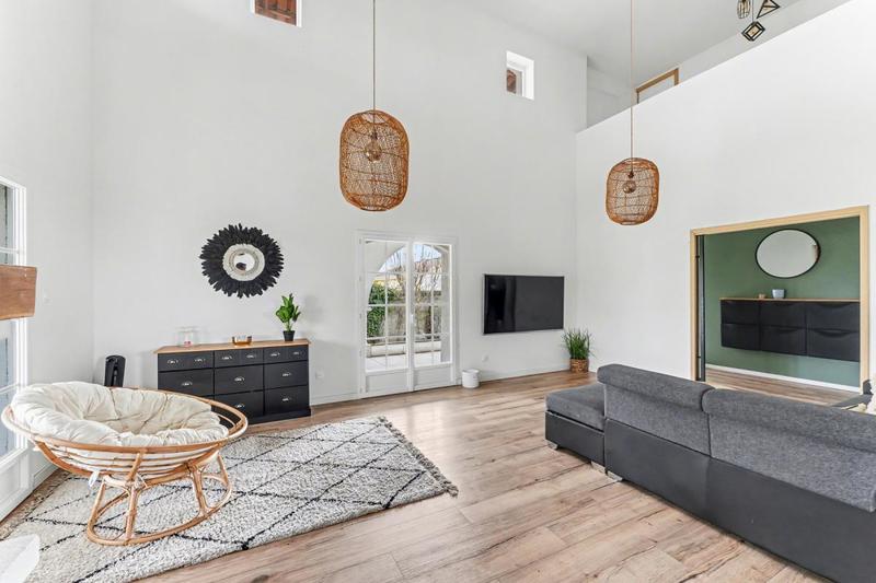 Maison - 235 m² - 7 pièces