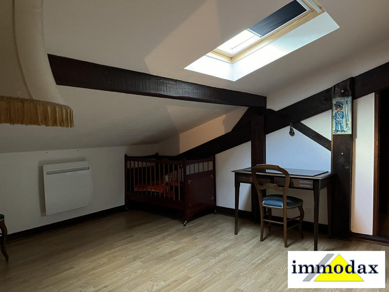 Maison traditionnelle - 250 m² - 6 pièces