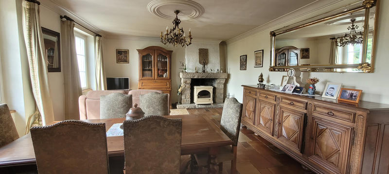 Maison - 145 m² - 9 pièces