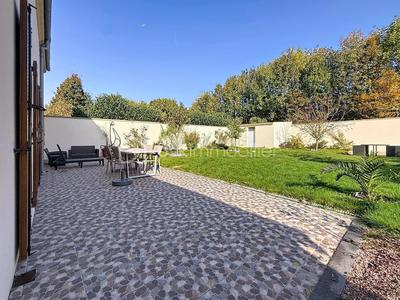 Maison traditionnelle - 134 m² - 6 pièces