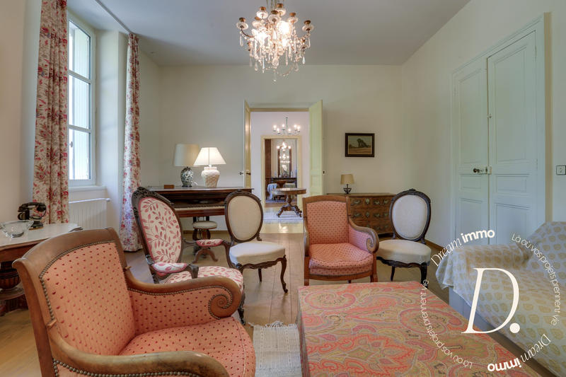 Maison - 408 m² - 12 pièces