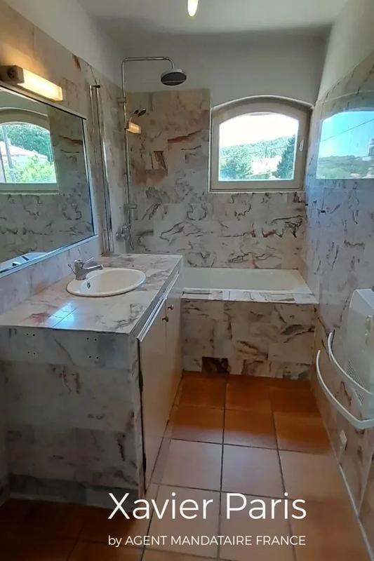 Maison - 202 m² - 8 pièces