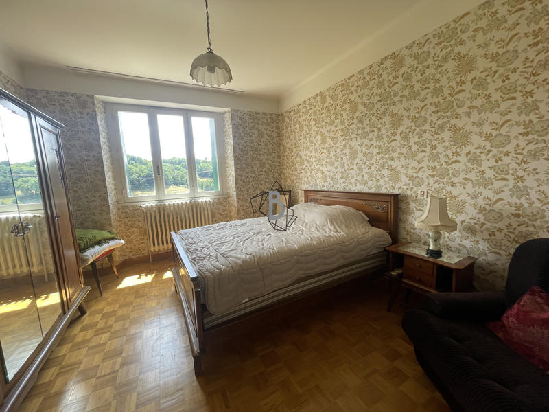 Maison - 230 m² - 10 pièces