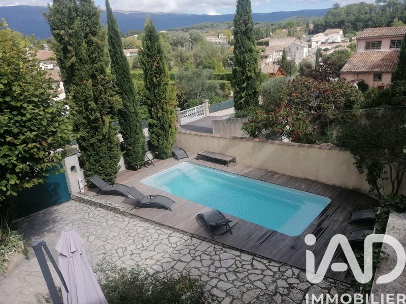 Maison - 216 m² - 9 pièces