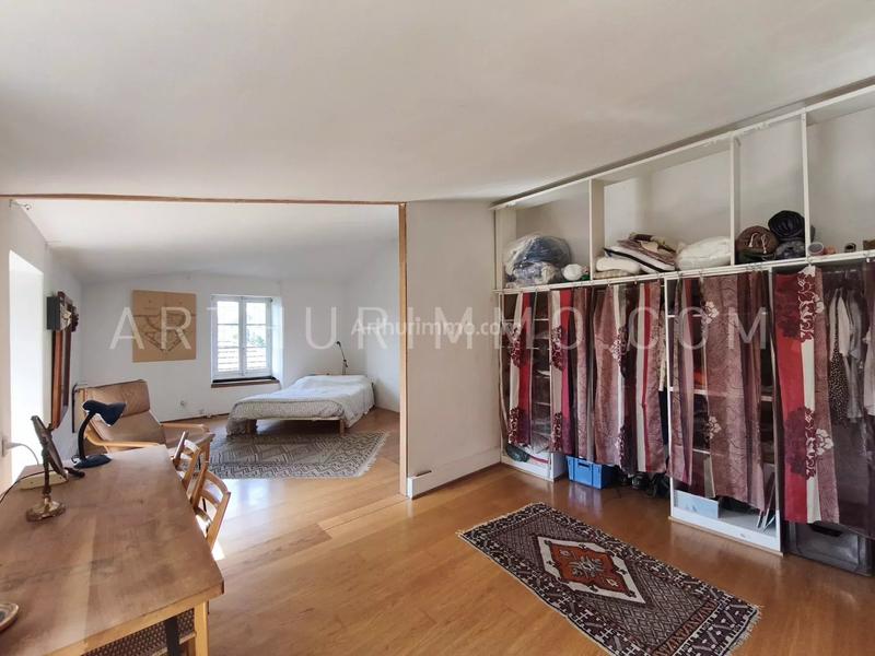 Maison - 374 m² - 11 pièces